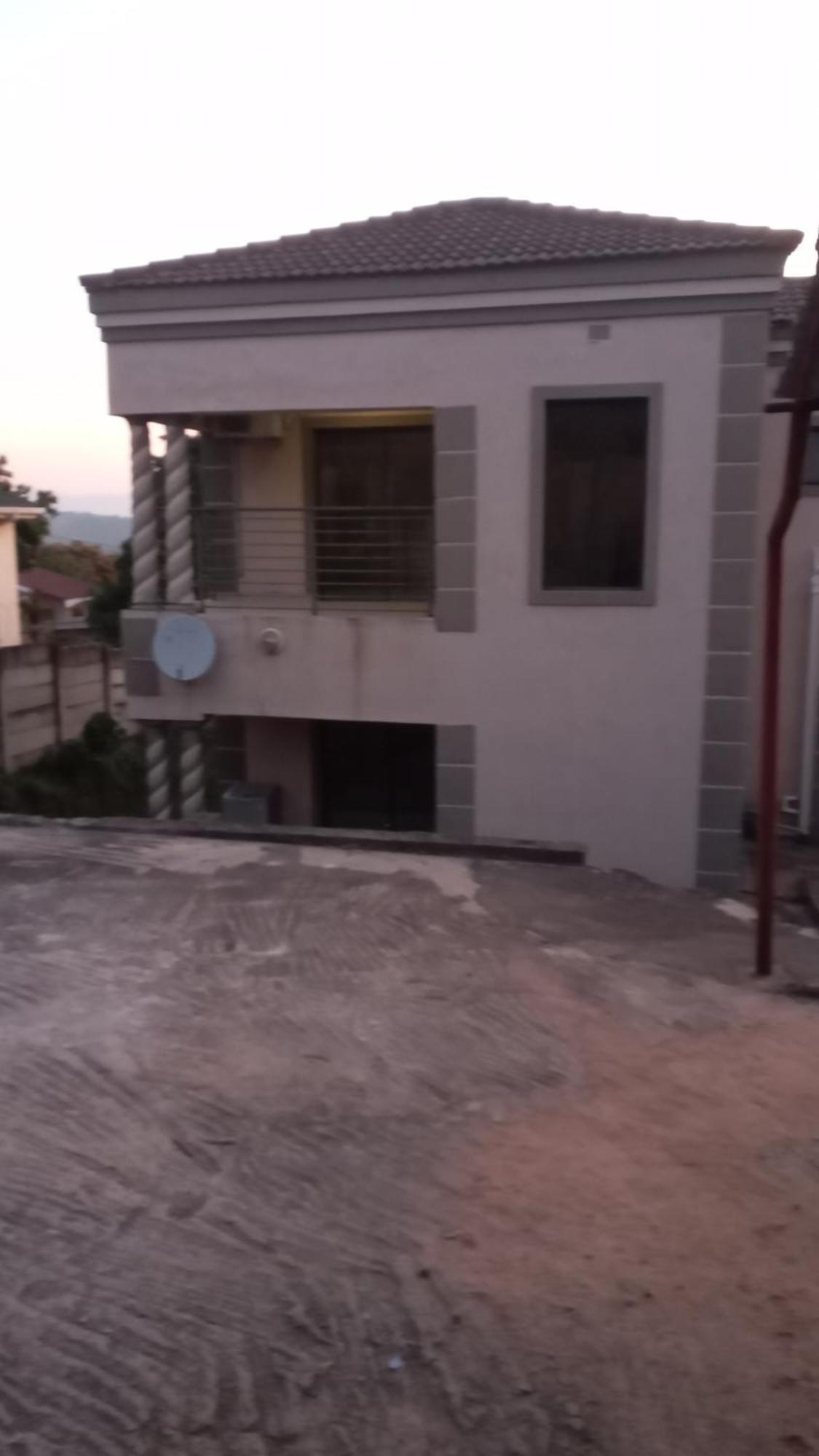 Zakhele Guest House มันซีนี ภายนอก รูปภาพ