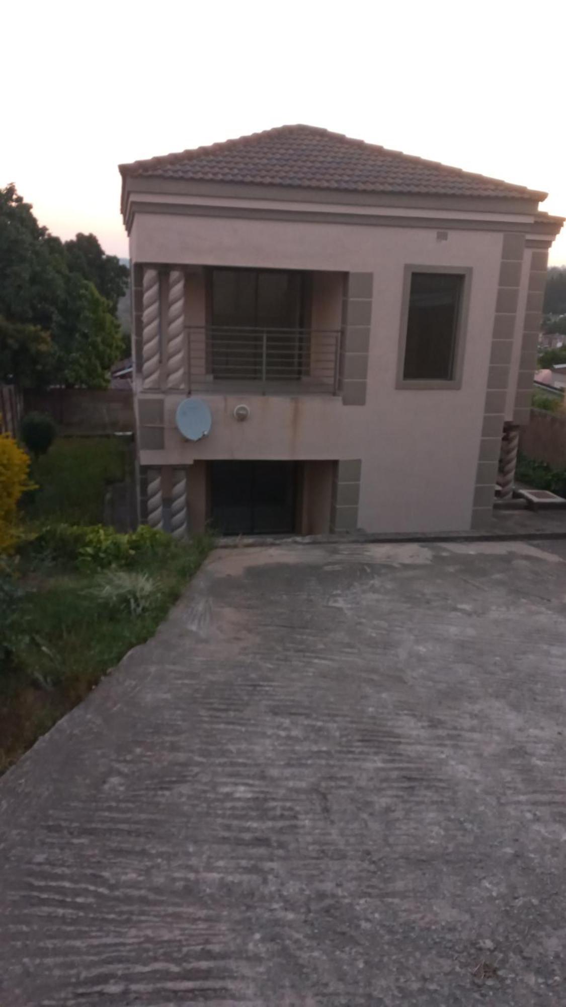 Zakhele Guest House มันซีนี ภายนอก รูปภาพ